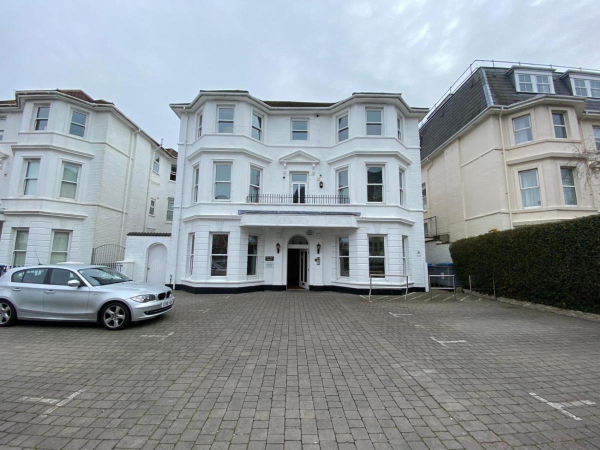 Bournemouth Beachfront Retreat 3 Bedroom 3 Bathroom Seaside B&B With Free Parking Екстериор снимка