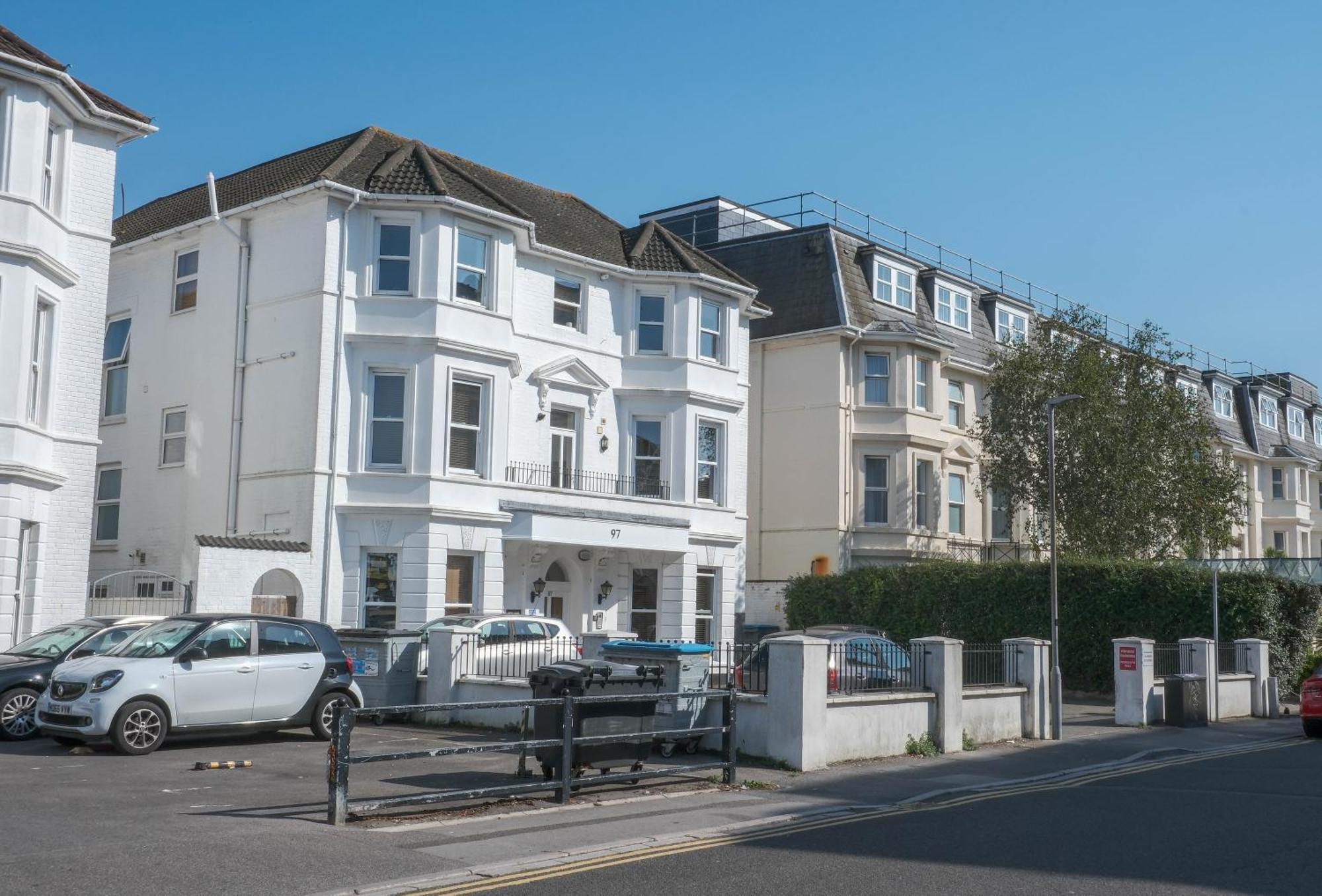 Bournemouth Beachfront Retreat 3 Bedroom 3 Bathroom Seaside B&B With Free Parking Екстериор снимка