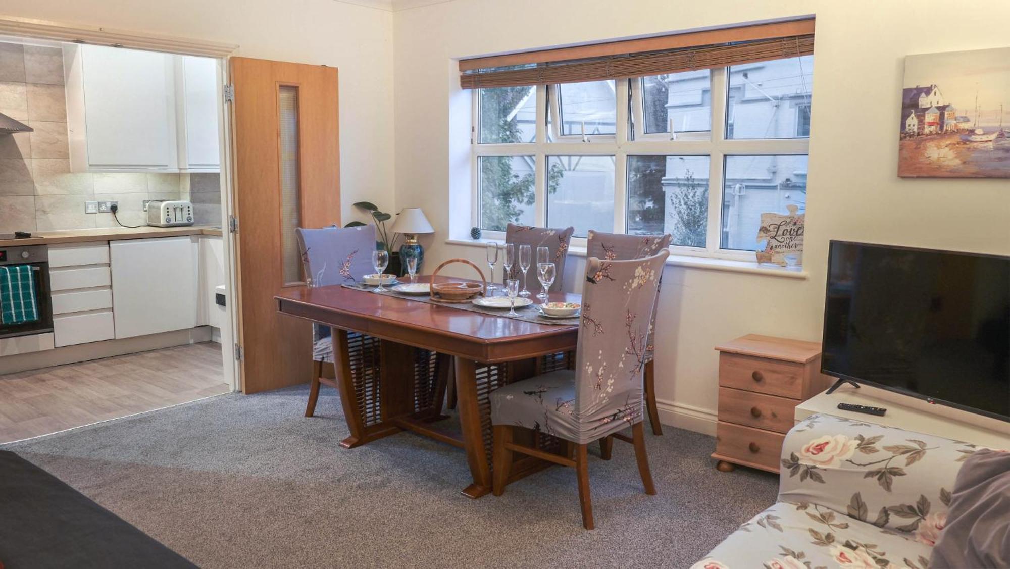 Bournemouth Beachfront Retreat 3 Bedroom 3 Bathroom Seaside B&B With Free Parking Екстериор снимка