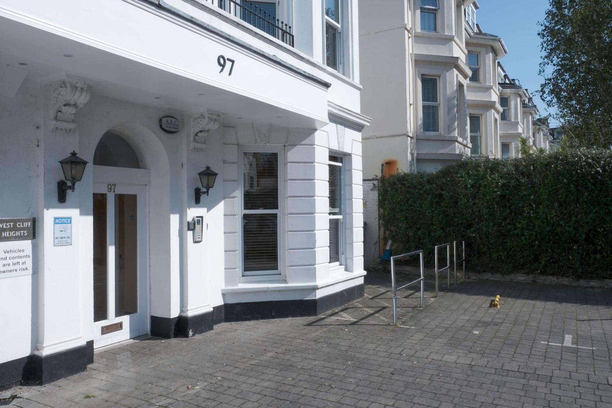 Bournemouth Beachfront Retreat 3 Bedroom 3 Bathroom Seaside B&B With Free Parking Екстериор снимка