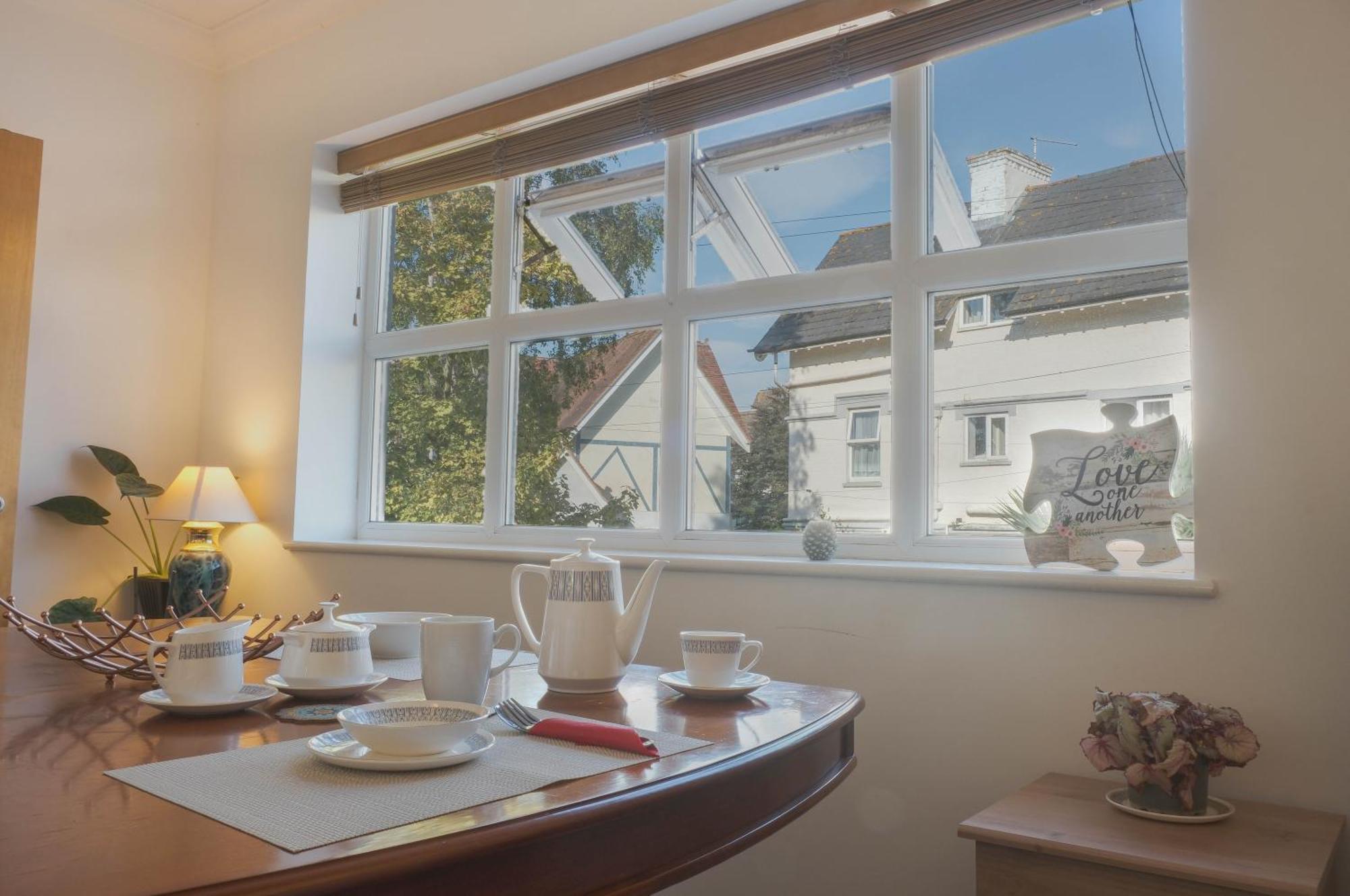 Bournemouth Beachfront Retreat 3 Bedroom 3 Bathroom Seaside B&B With Free Parking Екстериор снимка