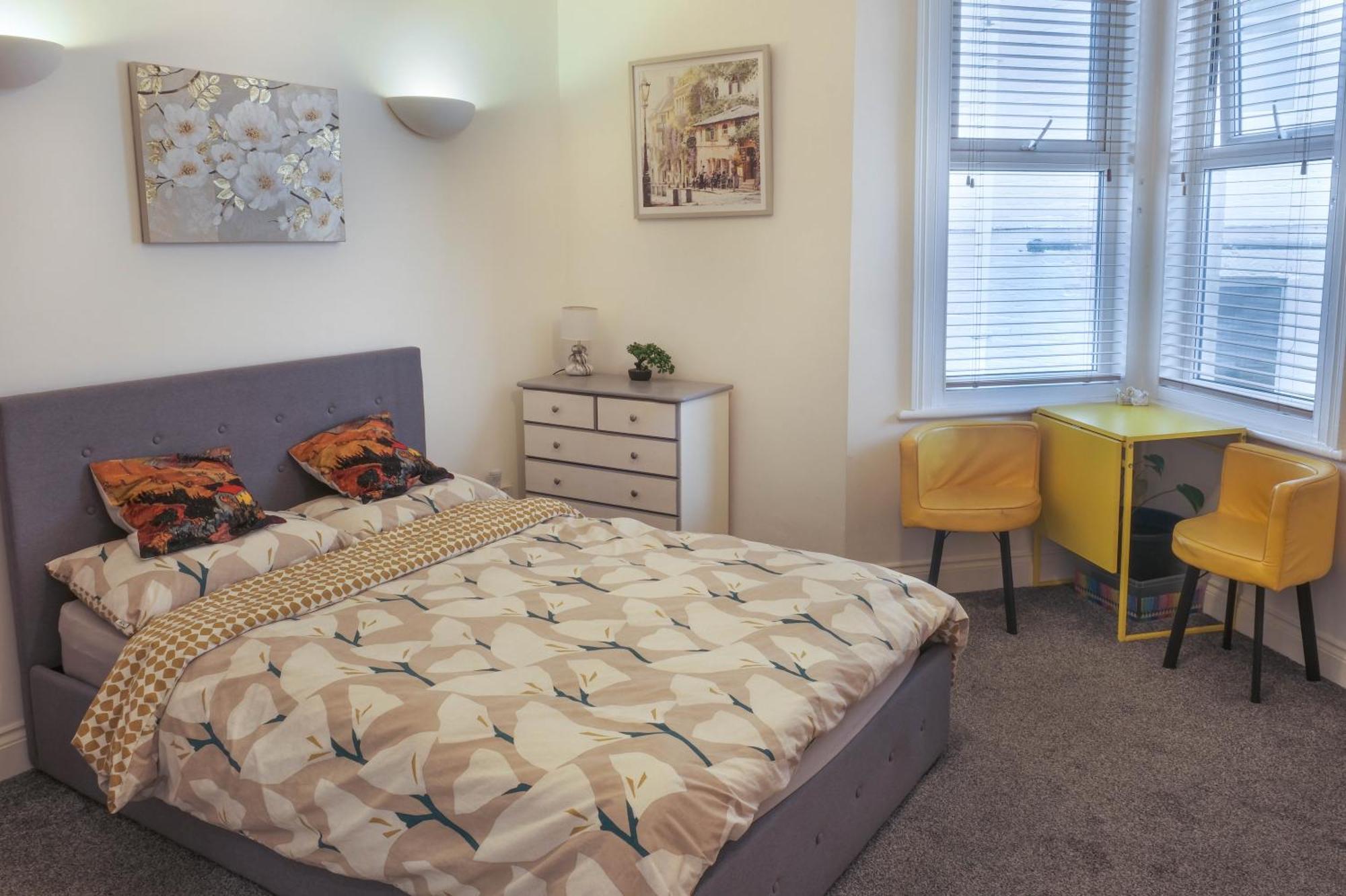 Bournemouth Beachfront Retreat 3 Bedroom 3 Bathroom Seaside B&B With Free Parking Екстериор снимка